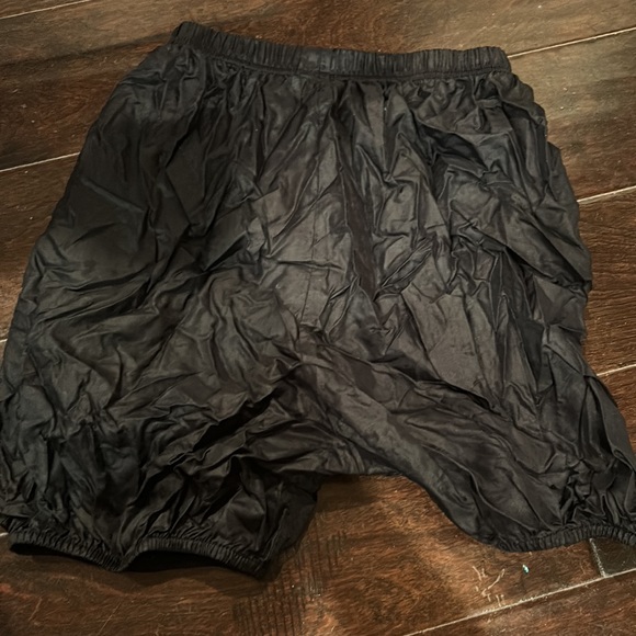 Trash bag shorts for warm up #ballet #dance - Picture 2 of 3